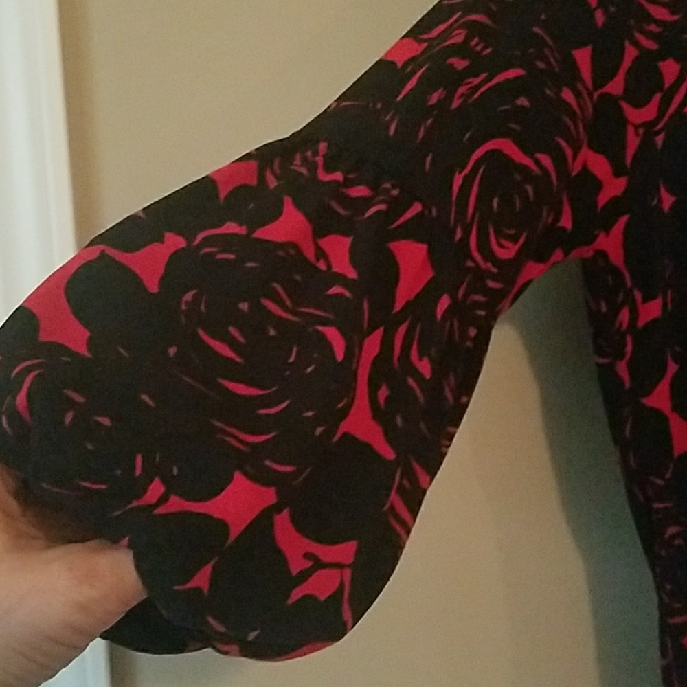 🌹 Beautiful "Fall Roses" Top🌹 - Picture 5 of 6